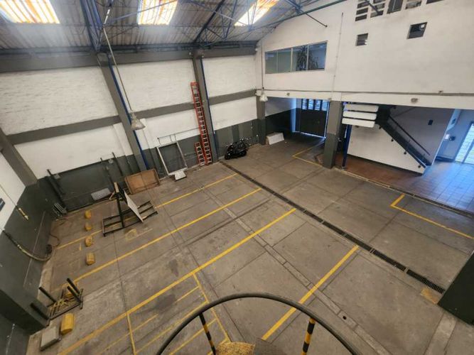 Bodega en venta en Belalcazar, Cali, 829 m² · foto 8 de 24