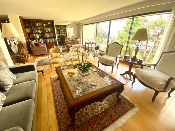 Apartamento de 3 alcobas en venta en El Refugio I, Bogotá, 360 m² · foto 2 de 24