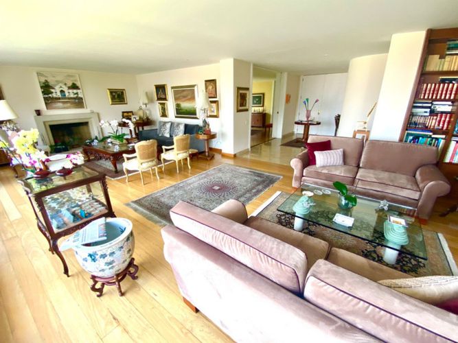 Apartamento de 3 alcobas en venta en El Refugio I, Bogotá, 360 m² · foto 3 de 24