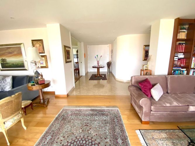 Apartamento de 3 alcobas en venta en El Refugio I, Bogotá, 360 m² · foto 8 de 24