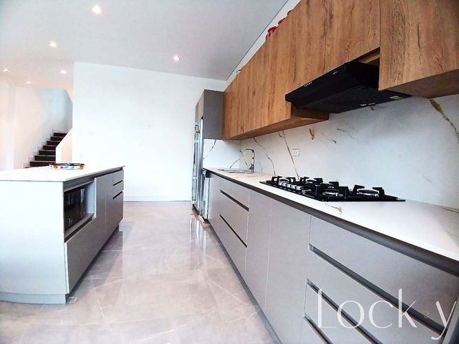 Casa de 6 alcobas en venta en Loma Del Escobero, Envigado, 610 m² · foto 2 de 20