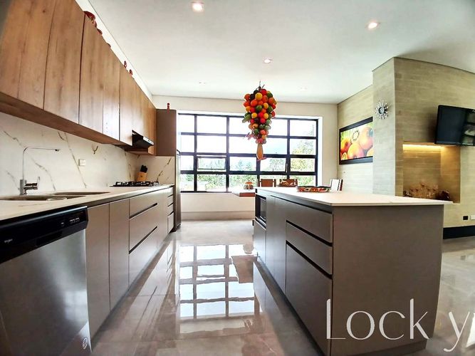 Casa de 6 alcobas en venta en Loma Del Escobero, Envigado, 610 m² · foto 4 de 20
