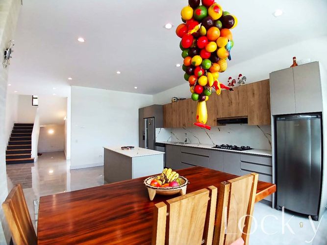 Casa de 6 alcobas en venta en Loma Del Escobero, Envigado, 610 m² · foto 8 de 20