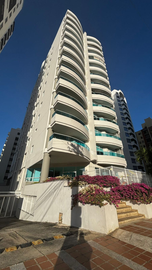 Departamento en alquiler bajo precio de mercado en Altos del prado
