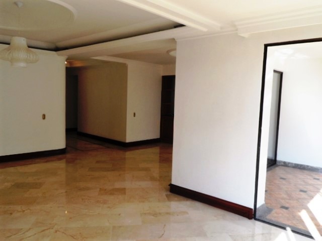 Apartamento en arriendo en El Poblado, Medellín · foto 2 de 19