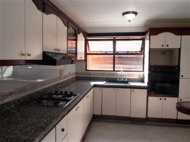 Apartamento en arriendo en El Poblado, Medellín · foto 3 de 19