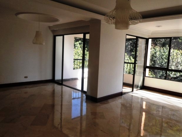 Apartamento en arriendo en El Poblado, Medellín · foto 5 de 19