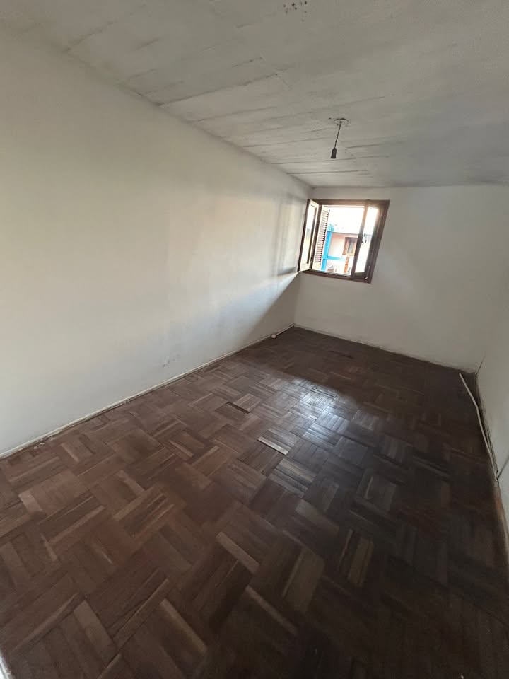 Alquiler Apartamento Dos Plantas, 3 Dormitorios En Ciudad Vieja