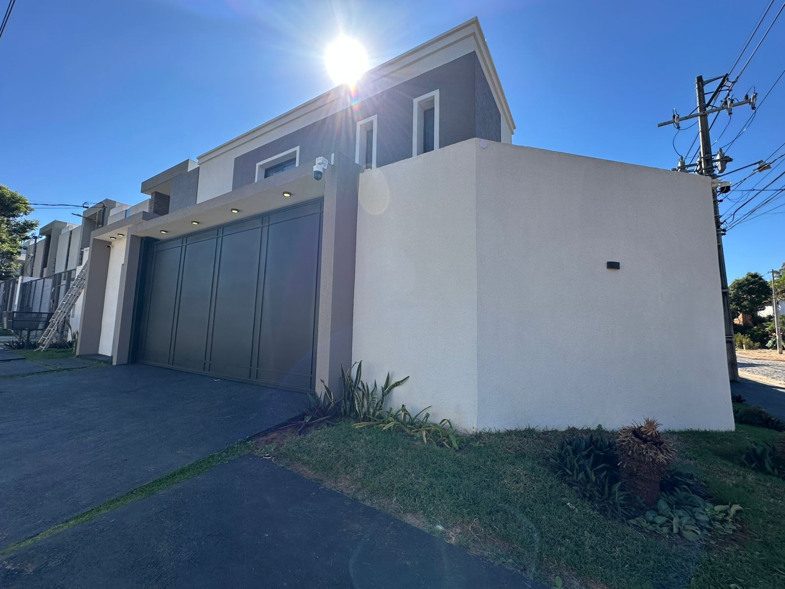 Exclusiva Casa Pareada a Estrenar: Lujo y Confort en Alquiler — foto 2