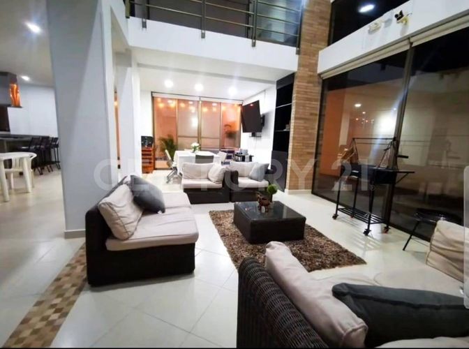 Casa de 4 alcobas en venta en Ricaurte, 195 m² · foto 4 de 15
