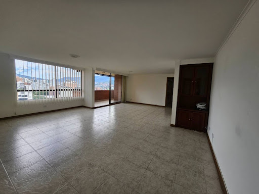 Apartamento en arriendo en Lalinde, Medellín · foto 2 de 24