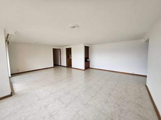 Apartamento en arriendo en Lalinde, Medellín · foto 3 de 24