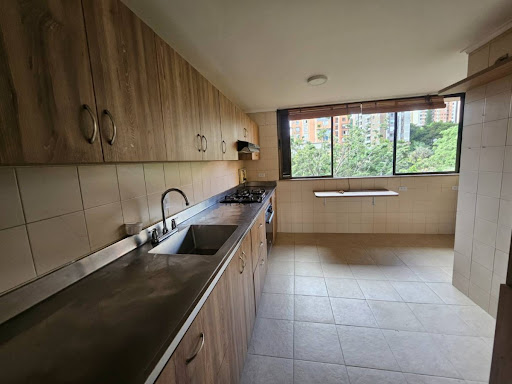 Apartamento en arriendo en Lalinde, Medellín · foto 7 de 24