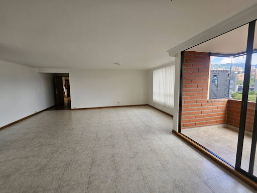Apartamento en arriendo en Lalinde, Medellín · foto 12 de 24