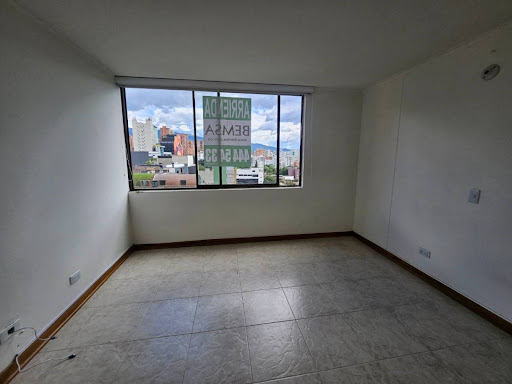 Apartamento en arriendo en Lalinde, Medellín · foto 15 de 24
