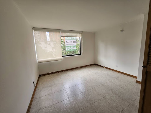 Apartamento en arriendo en Lalinde, Medellín · foto 21 de 24