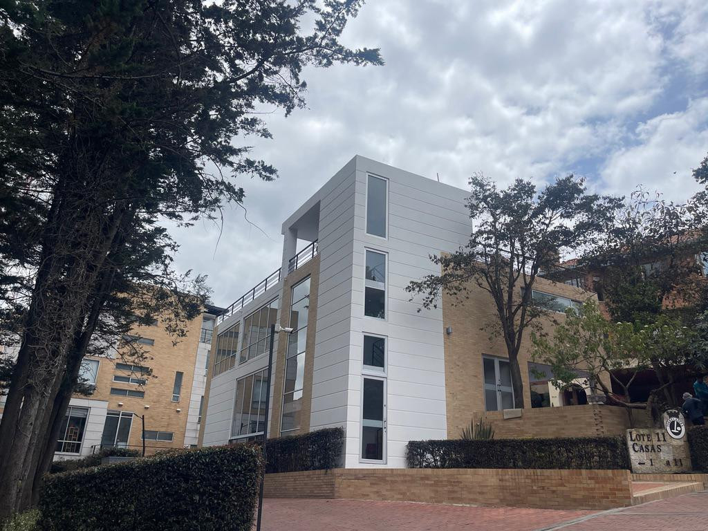 Casa en venta en Casa Blanca Suba, Bogotá · foto 2 de 9