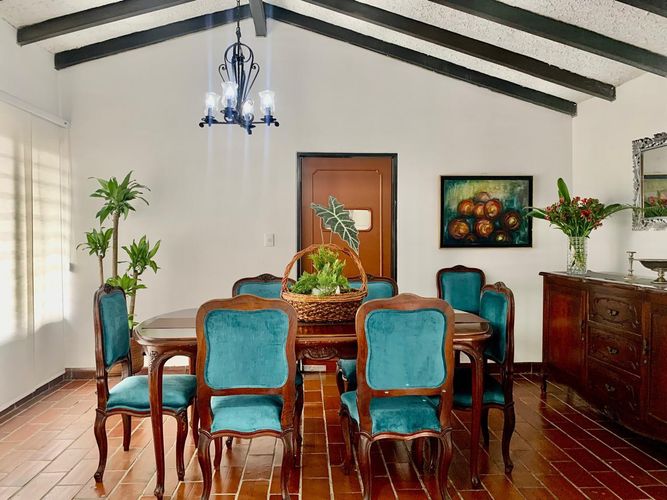 Casa de 3 alcobas en venta en Santa Monica, Cali, 350 m² · foto 2 de 8