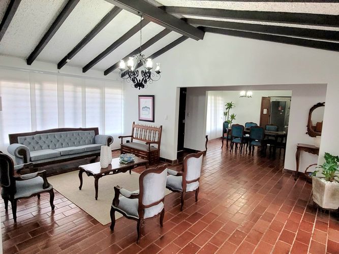 Casa de 3 alcobas en venta en Santa Monica, Cali, 350 m² · foto 3 de 8