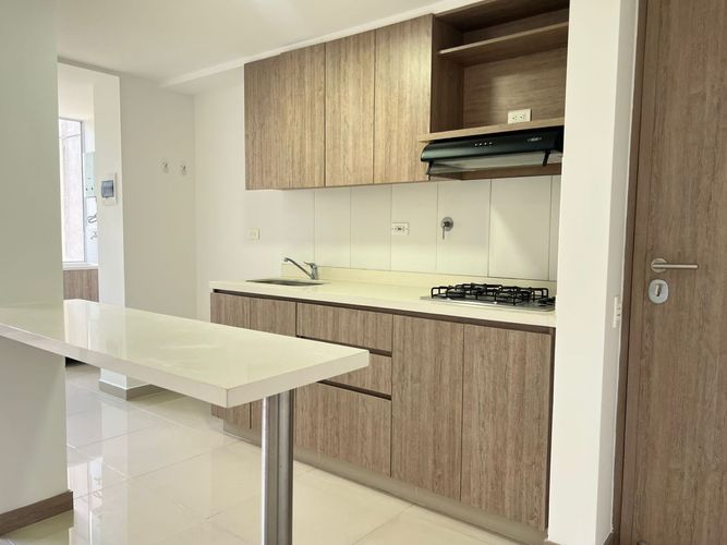 Apartamento de 3 alcobas en arriendo en Camino Verde, Envigado, 85 m² · foto 4 de 15
