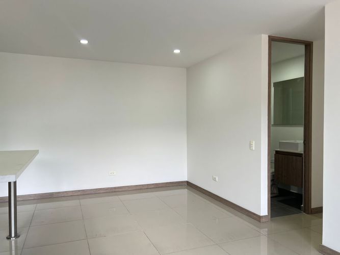Apartamento de 3 alcobas en arriendo en Camino Verde, Envigado, 85 m² · foto 2 de 15