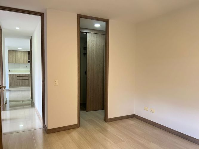 Apartamento de 3 alcobas en arriendo en Camino Verde, Envigado, 85 m² · foto 6 de 15
