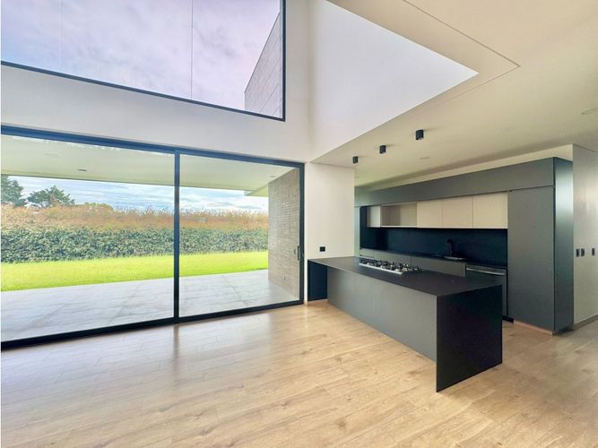 Casa de 3 alcobas en venta en Las Palmas, Envigado, 450 m² · foto 3 de 16
