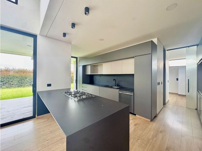 Casa de 3 alcobas en venta en Las Palmas, Envigado, 450 m² · foto 4 de 16