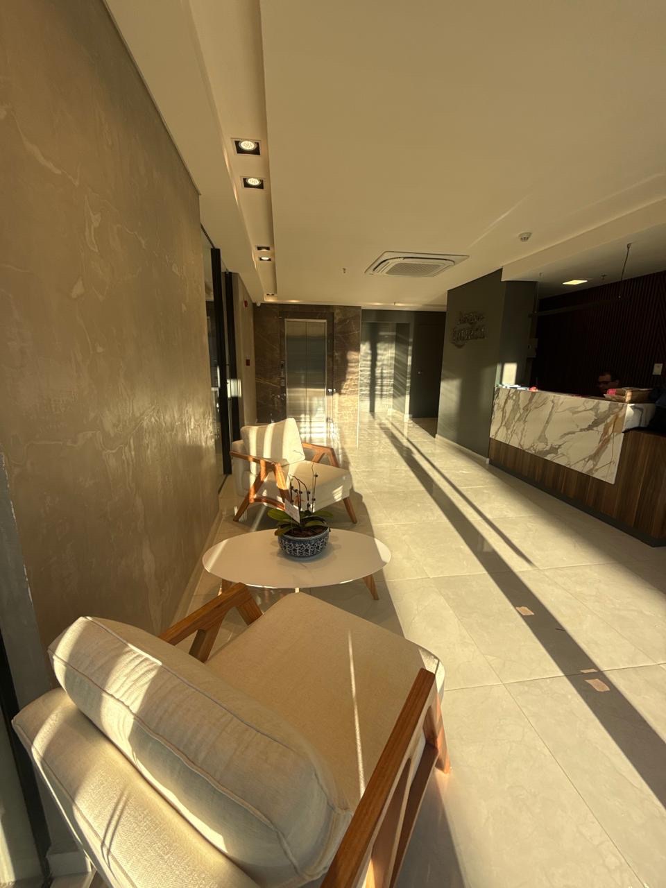 Alquilo departamento de 2 habitaciones con cochera en barrio Los Laureles — foto 2