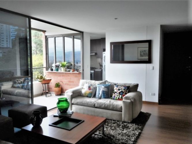 Apartamento de 2 alcobas en arriendo en El Poblado, Medellín, 92 m² · foto 2 de 13
