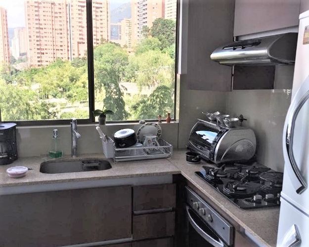 Apartamento de 2 alcobas en arriendo en El Poblado, Medellín, 92 m² · foto 3 de 13