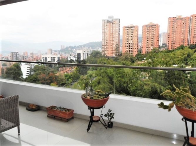 Apartamento de 2 alcobas en arriendo en El Poblado, Medellín, 92 m² · foto 10 de 13