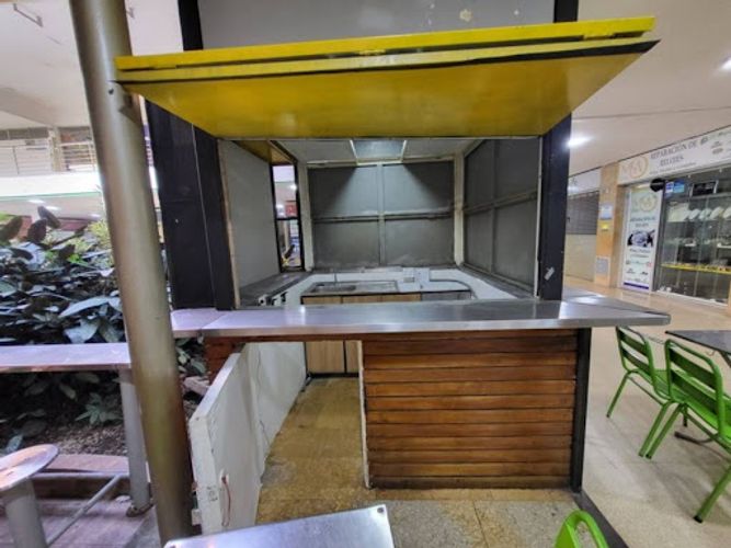 Local en arriendo en La Candelaria, Medellín · foto 12 de 16