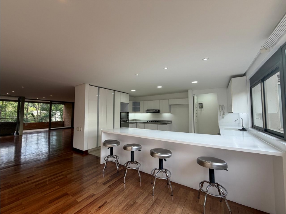 Apartamento en venta en Loma de los Gonzalez, Medellín 3