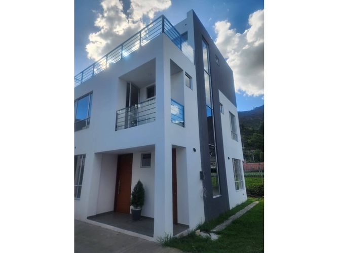 Casa de 4 alcobas en venta en La Moya, Cota, 165 m² · foto 4 de 24