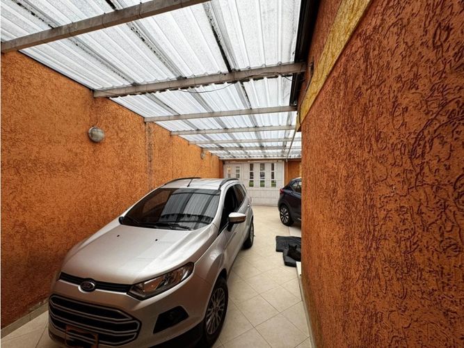 Casa de 3 alcobas en venta en Alferez Real, Bogotá, 155 m² · foto 2 de 21