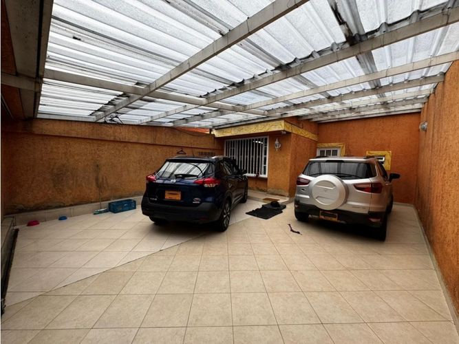 Casa de 3 alcobas en venta en Alferez Real, Bogotá, 155 m² · foto 3 de 21