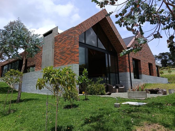 Casa de 3 alcobas en venta en Las Palmas, Envigado · foto 3 de 15