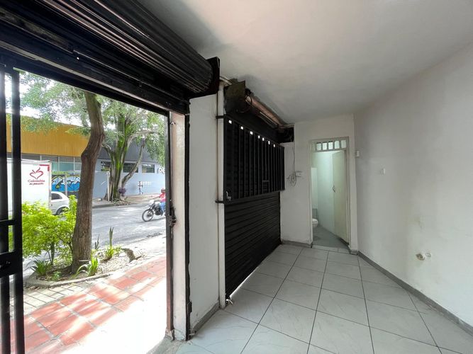 Local en arriendo en Laureles, Medellín, 30 m² · foto 2 de 15