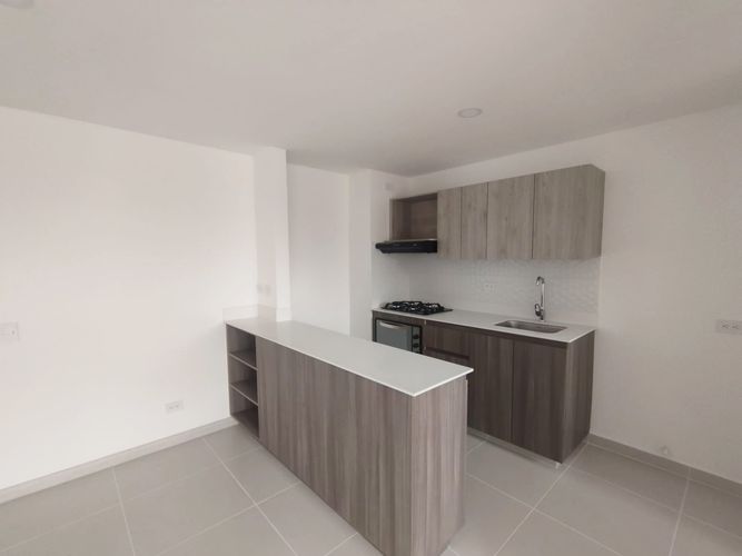 Apartamento de 3 alcobas en arriendo en El Poblado, Medellín, 86 m² · foto 2 de 14