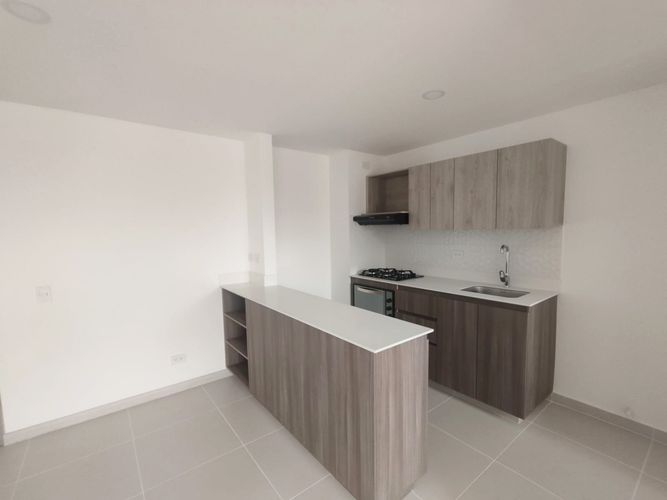 Apartamento de 3 alcobas en arriendo en El Poblado, Medellín, 86 m² · foto 3 de 14