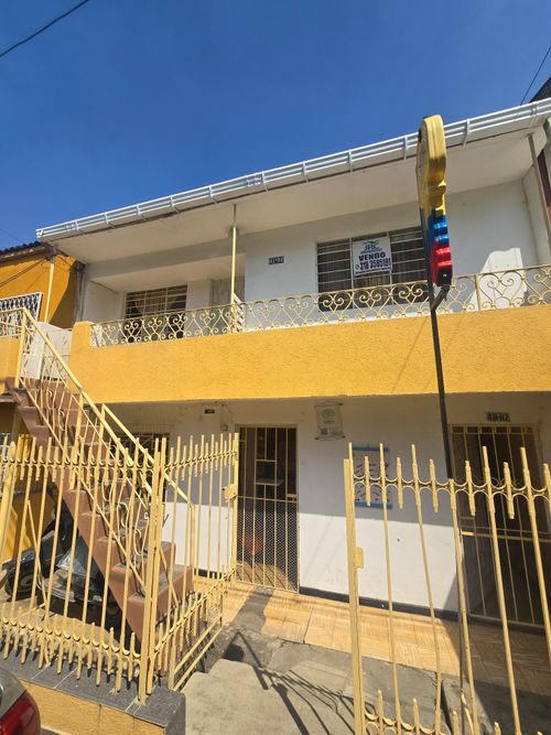 Casa de 6 alcobas en venta en San Judas Tadeo I, Cali, 280 m² · foto 2 de 18