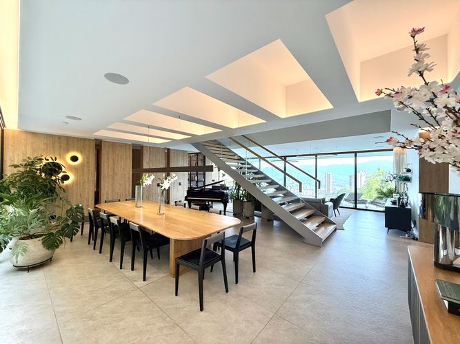 Casa de 4 alcobas en venta en El Poblado, Medellín, 1200 m² · foto 3 de 20