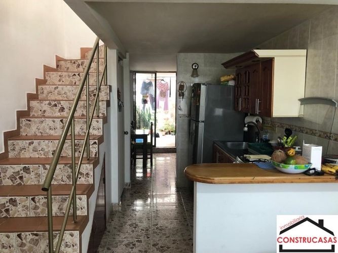 Casa de 3 alcobas en venta en Aures No.2, Medellín, 80 m² · foto 2 de 17