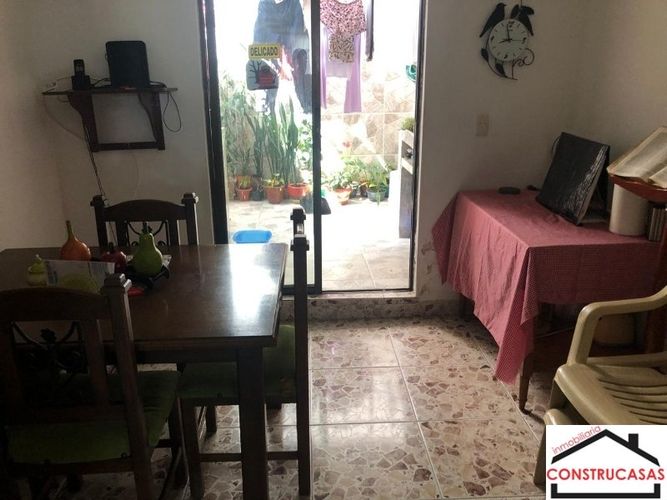 Casa de 3 alcobas en venta en Aures No.2, Medellín, 80 m² · foto 3 de 17