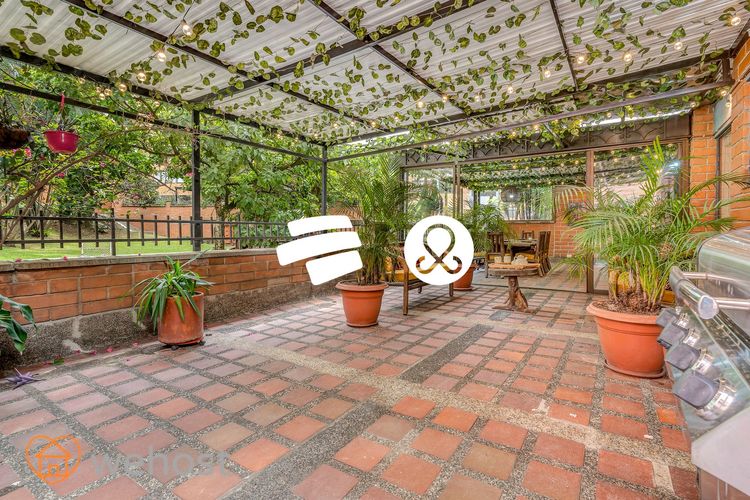 Apartamento de 3 alcobas en venta en El Poblado, Medellín, 225 m² · foto 2 de 24