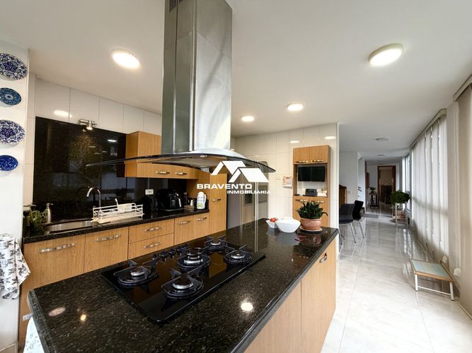 Casa de 5 alcobas en venta en Las Lomitas, Sabaneta, 480 m² · foto 2 de 24