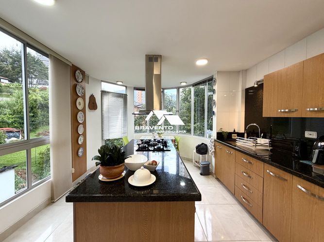 Casa de 5 alcobas en venta en Las Lomitas, Sabaneta, 480 m² · foto 4 de 24