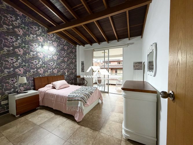 Casa de 5 alcobas en venta en Las Lomitas, Sabaneta, 480 m² · foto 13 de 24