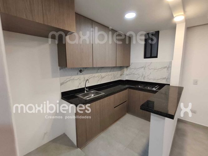 Casa de 3 alcobas en arriendo en Los Almendros, Apartado, 60 m² · foto 2 de 12